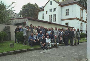 skupinové foto v lapidáriu